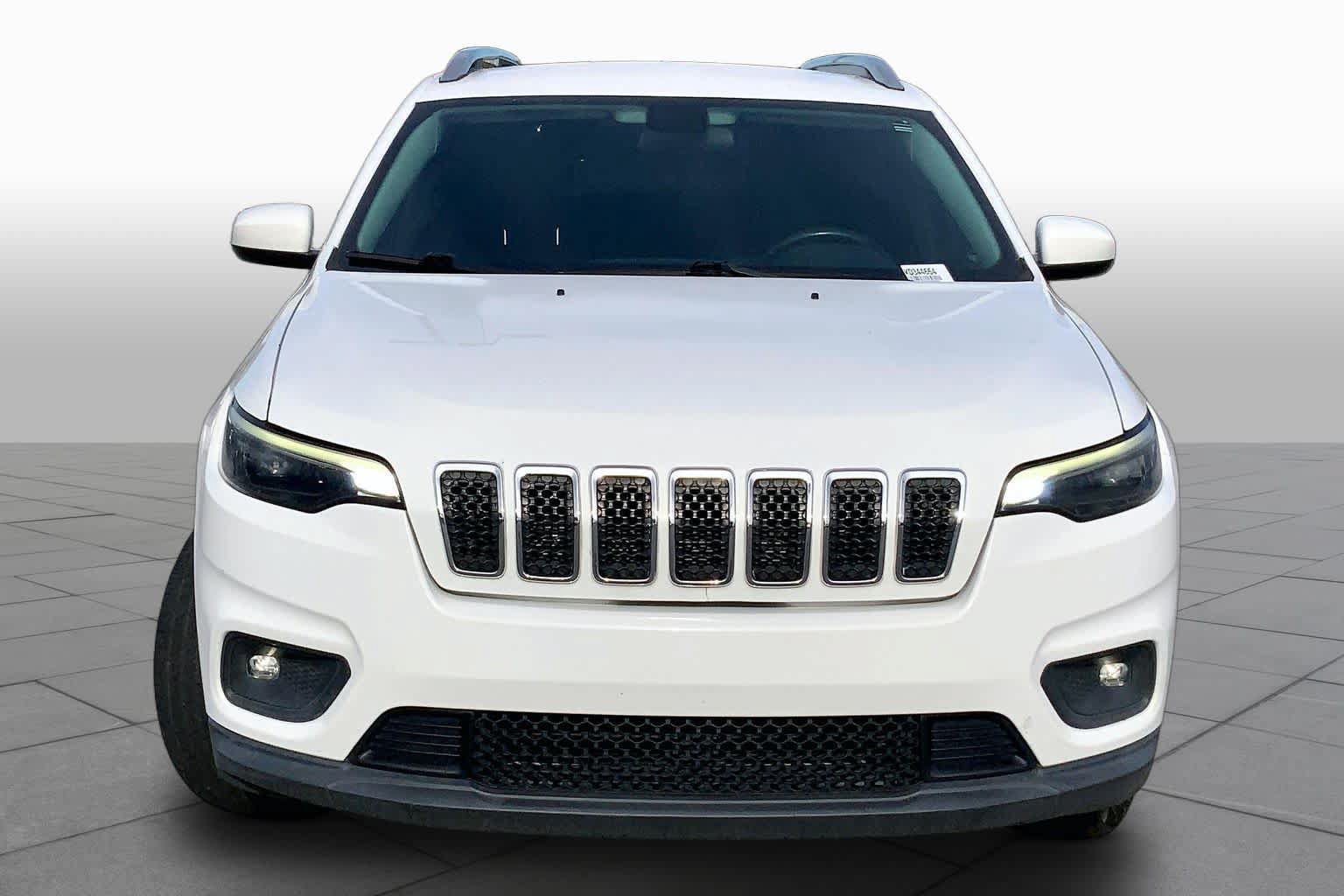 Used 2019 Jeep Cherokee Latitude w/ Cold Weather Group FWD image 4