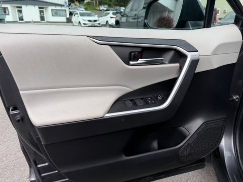 Used 2022 Toyota RAV4 XLE AWD/4WD image 13