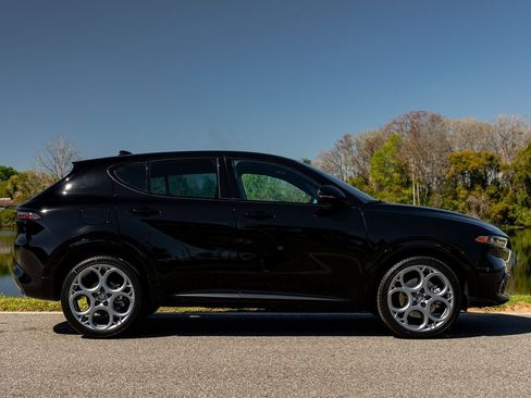 New 2025 Alfa Romeo Tonale w/ Premium Package image 3