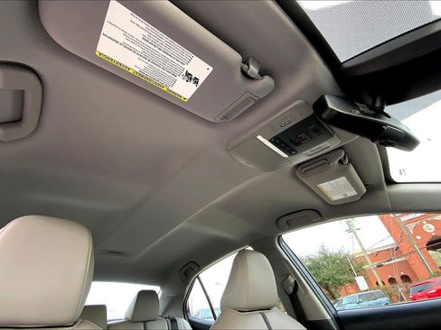 Used 2021 Toyota Camry XLE image 13