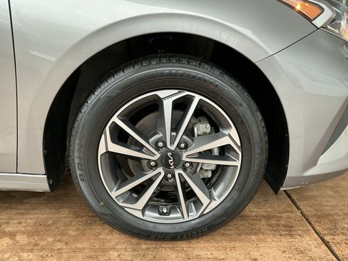 Used 2023 Kia Forte LXS w/ LXS Technology Package image 28