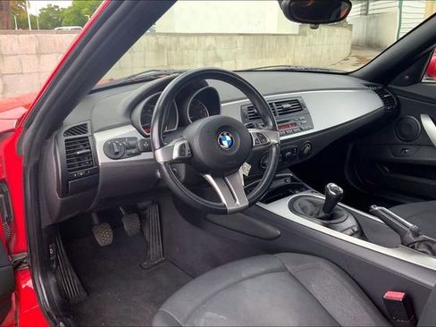 Used 2005 BMW Z4 2.5i image 14