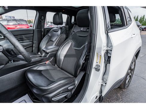 Used 2022 Jeep Compass Latitude w/ Sun and Sound Group AWD/4WD image 8