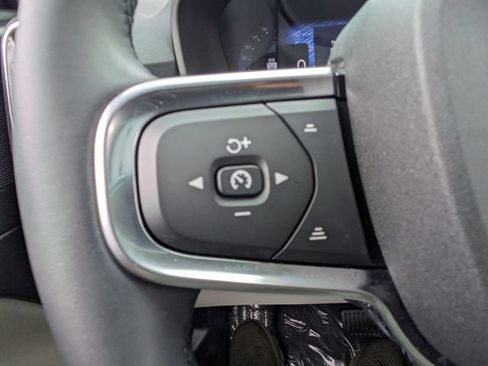 Used 2025 Volvo XC40 B5 Plus AWD/4WD image 18