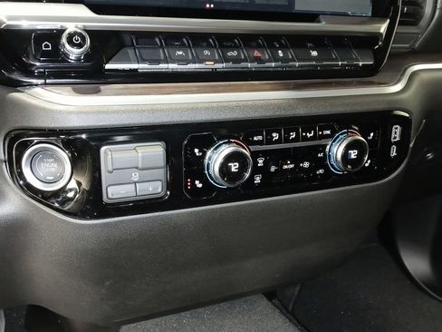 Used 2026 GMC Sierra 1500 SLT AWD/4WD image 20