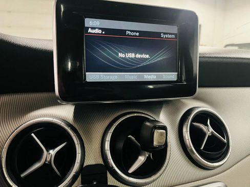 Used 2014 Mercedes-Benz CLA 250 4MATIC image 18