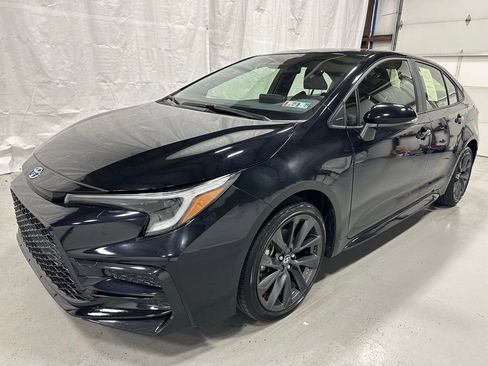 Used 2025 Toyota Corolla SE image 3