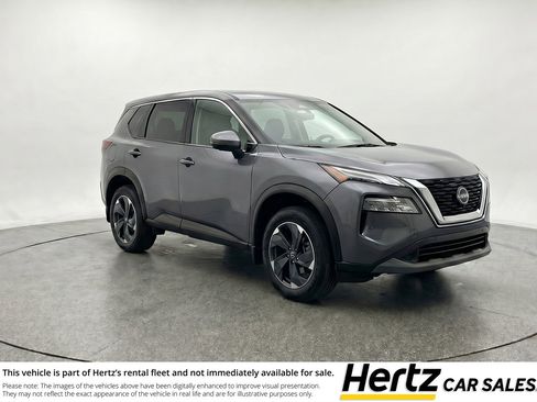 Used 2025 Nissan Rogue SV image 1