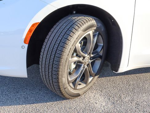 New 2026 Chrysler Pacifica Select image 13