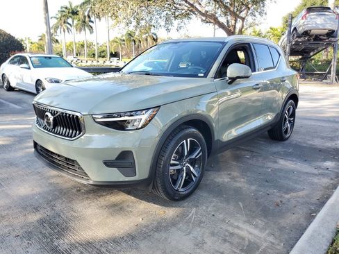 Certified 2024 Volvo XC40 B5 Core AWD/4WD image 3