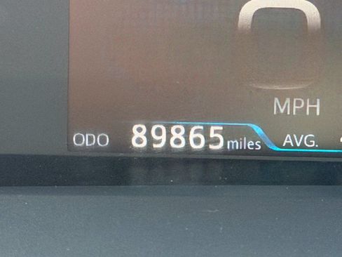 Used 2021 Toyota Prius XLE FWD image 38