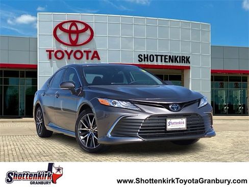 Used 2024 Toyota Camry XLE image 1