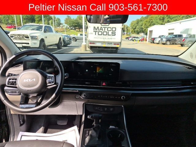 Used 2025 Kia Carnival FWD image 12
