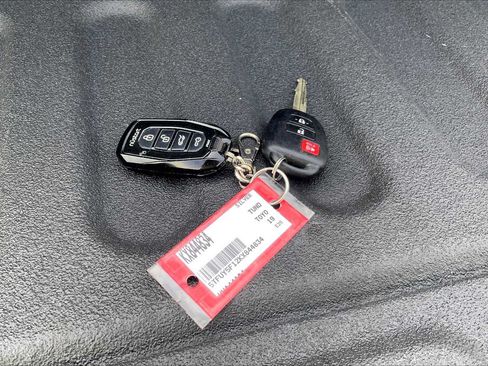 Used 2019 Toyota Tundra SR5 AWD/4WD image 14