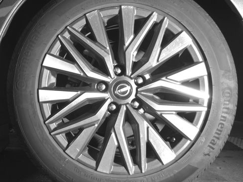 Used 2025 Nissan Altima 2.5 SV FWD image 14