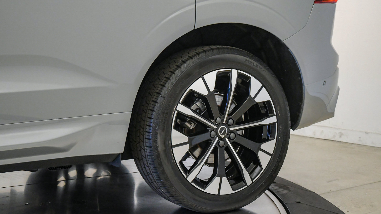 Certified 2026 Volvo XC60 B5 Plus AWD/4WD image 11