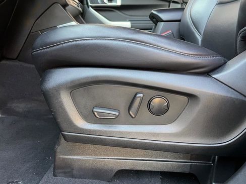Used 2022 Ford Explorer XLT image 15