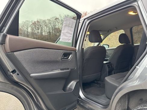 Used 2023 Nissan Rogue S image 21