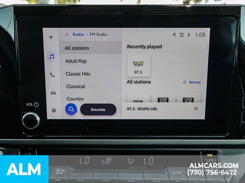 Used 2025 Toyota Camry SE image 42