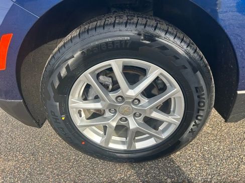 Used 2023 Chevrolet Equinox LS w/ LS Convenience Package image 8