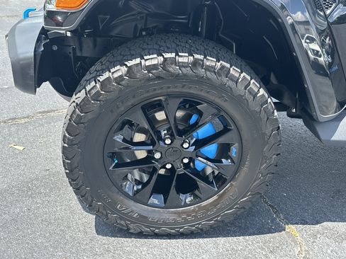 Used 2023 Jeep Wrangler Unlimited Sahara AWD/4WD image 13