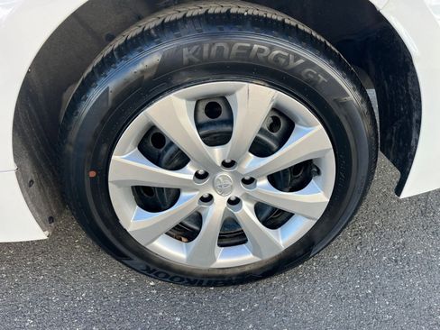 Used 2025 Toyota Corolla LE image 29