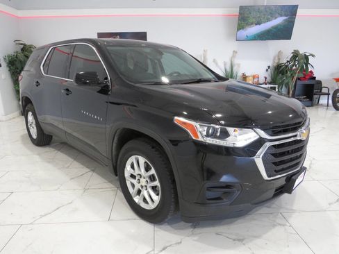 Used 2019 Chevrolet Traverse LS FWD image 2