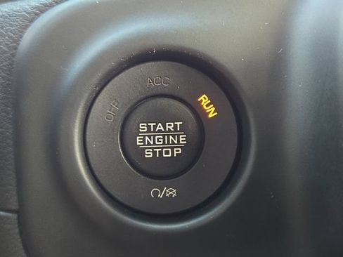 Used 2018 Jeep Wrangler Rubicon AWD/4WD image 10