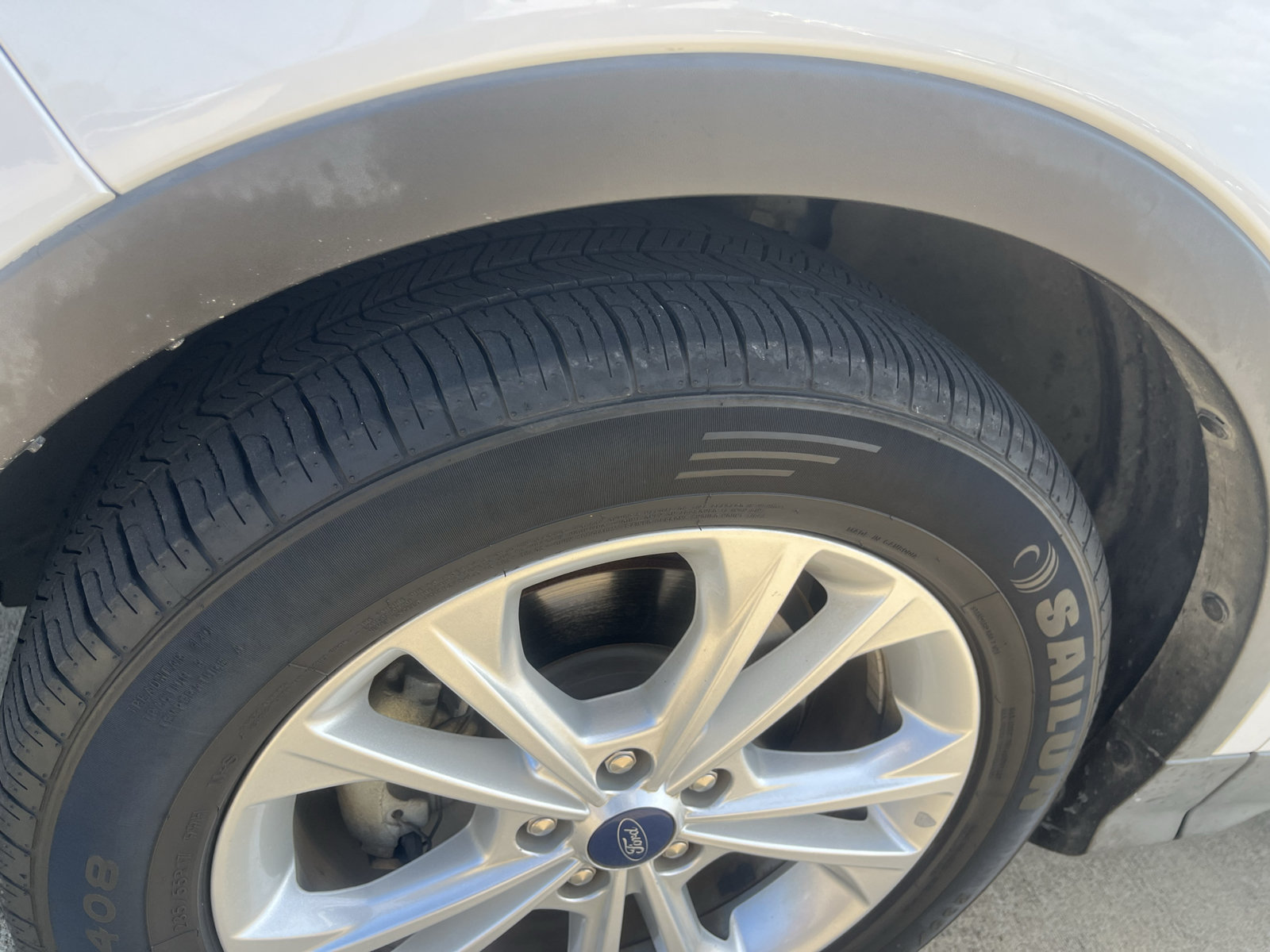 Used 2018 Ford Escape SE w/ Ford Safe & Smart Package FWD image 13