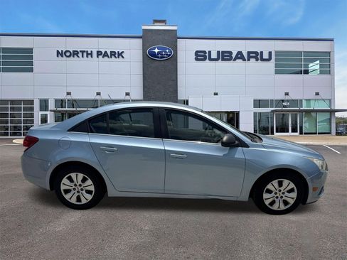 Used 2012 Chevrolet Cruze LS w/ Connectivity Package FWD image 2