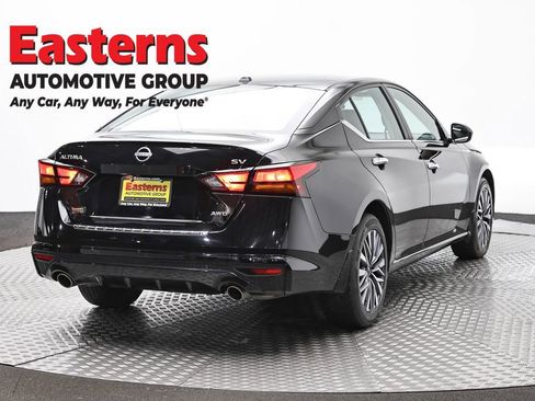 Used 2023 Nissan Altima 2.5 SV w/ SV Premium Package AWD/4WD image 5