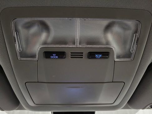 Used 2019 Toyota Highlander LE image 18