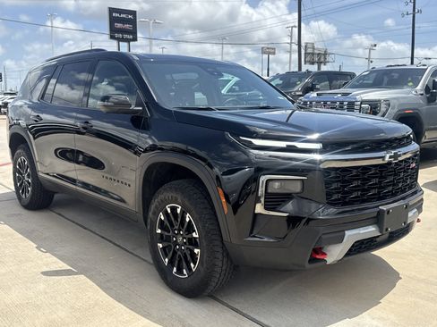 Used 2025 Chevrolet Traverse Z71 w/ Driver Confidence Package image 16