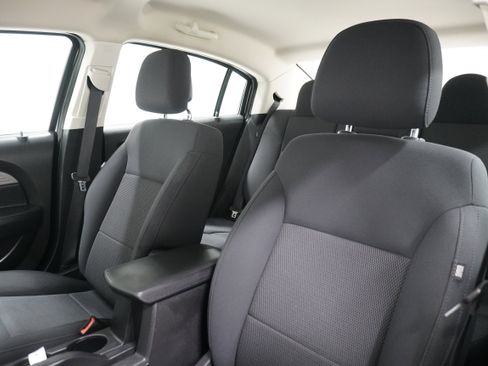 Used 2010 Chrysler Sebring Touring image 10