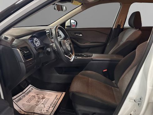 Used 2021 Nissan Rogue SV image 9