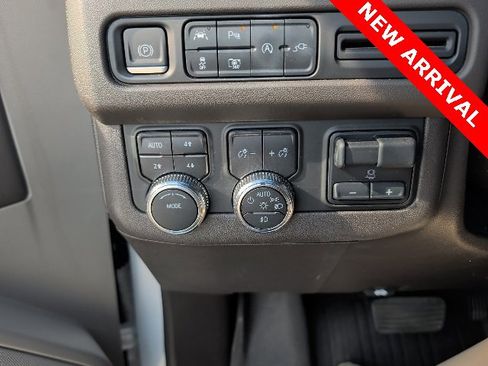 Used 2022 GMC Yukon XL SLT w/ SLT Luxury Package image 21