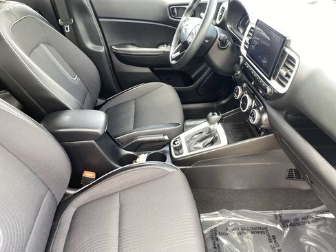 Used 2023 Hyundai Venue Limited FWD image 10