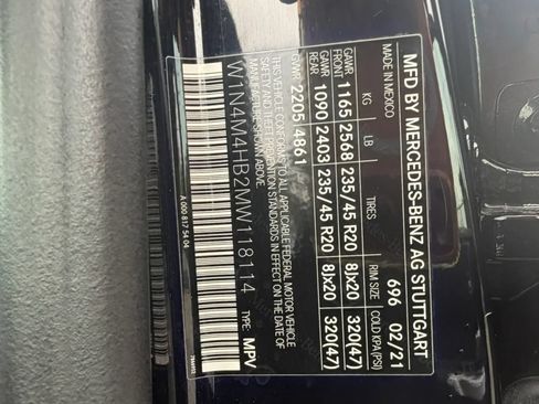 Used 2021 Mercedes-Benz GLB 250 4MATIC image 32