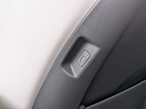 Used 2025 Hyundai Santa Fe SEL FWD image 16
