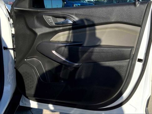 Used 2025 Chevrolet Trax ACTIV w/ Sunroof Package FWD image 21