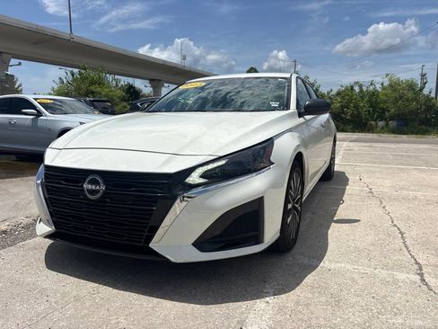 Used 2025 Nissan Altima 2.5 SV FWD image 7