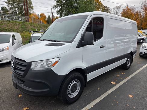 Used 2024 Mercedes-Benz Sprinter 2500 image 3