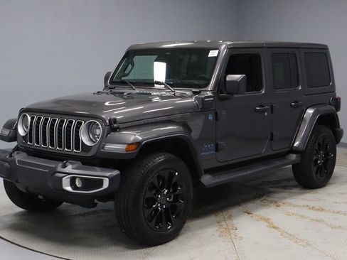 Used 2025 Jeep Wrangler Unlimited Sahara image 7