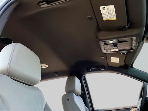Used 2022 Chevrolet Tahoe LT w/ Luxury Package RWD image 14