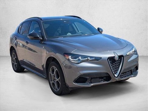Used 2024 Alfa Romeo Stelvio Ti image 3