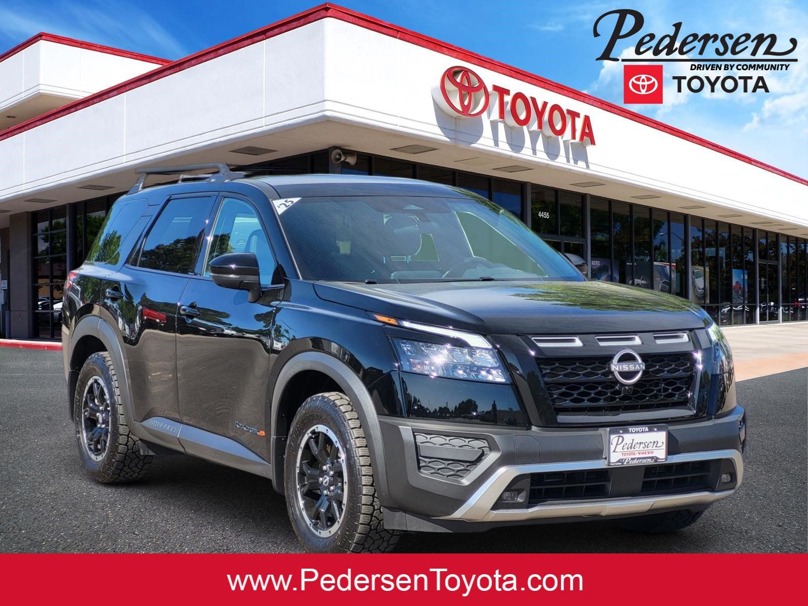 Used 2025 Nissan Pathfinder Rock Creek AWD/4WD image 1