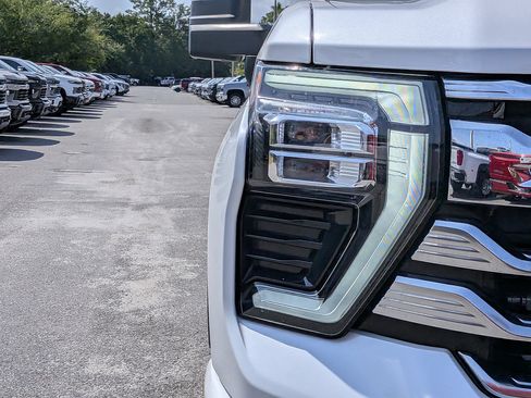 Certified 2025 Chevrolet Silverado 2500 High Country w/ High Country Premium Package AWD/4WD image 9