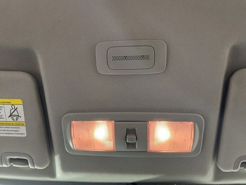 Used 2024 Nissan Frontier SV image 28