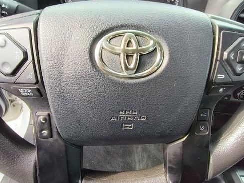 Used 2018 Toyota Tacoma SR w/ SR Convenience Package image 14