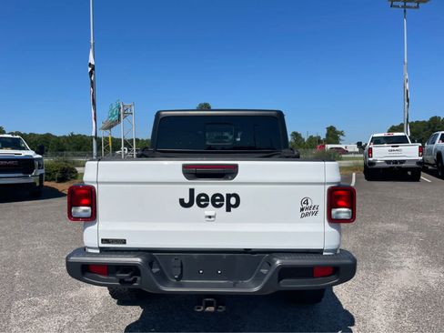 Used 2022 Jeep Gladiator Sport AWD/4WD image 6